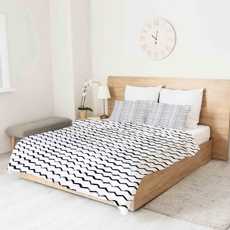 Therapy blanket bedding set, white zigzag.