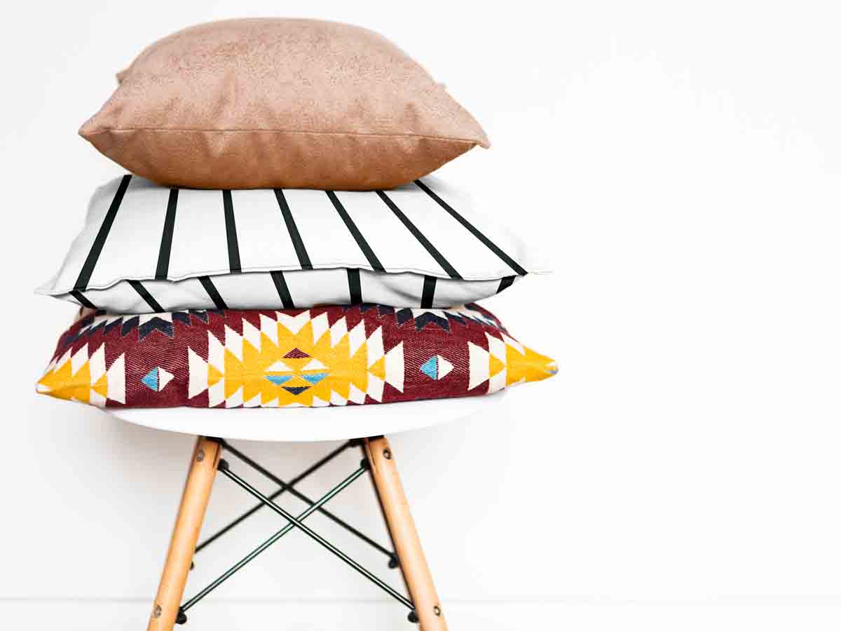 Coussin de santé blanc avec des rayures noires