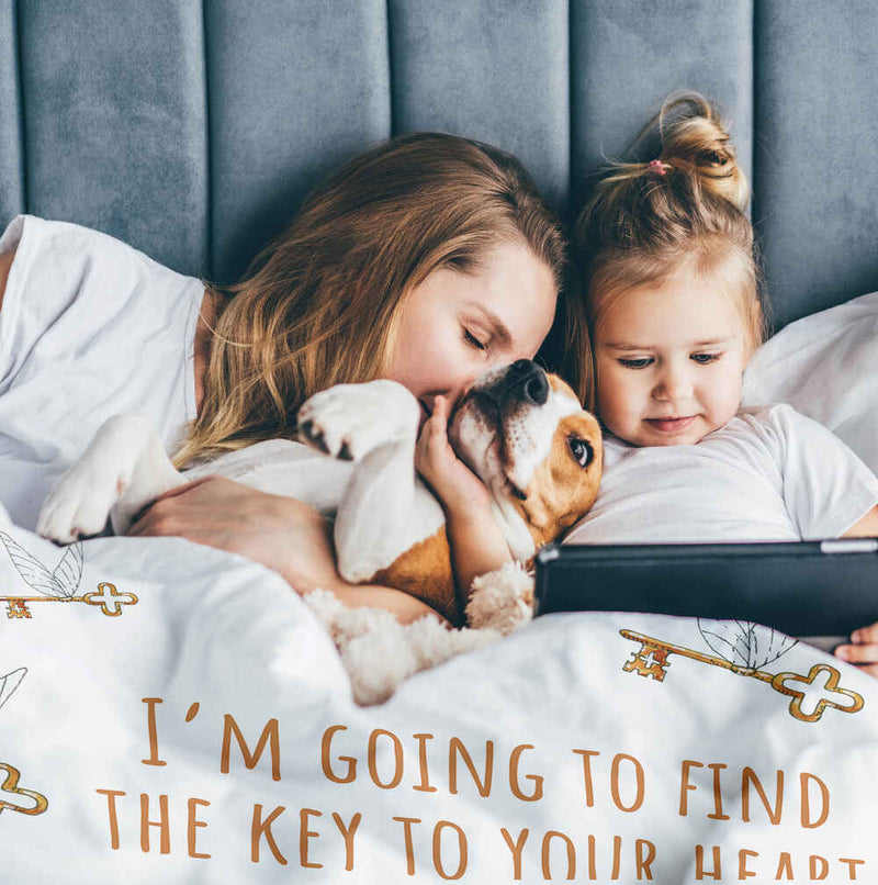 Therapy blanket and bedding set, white with flying key.