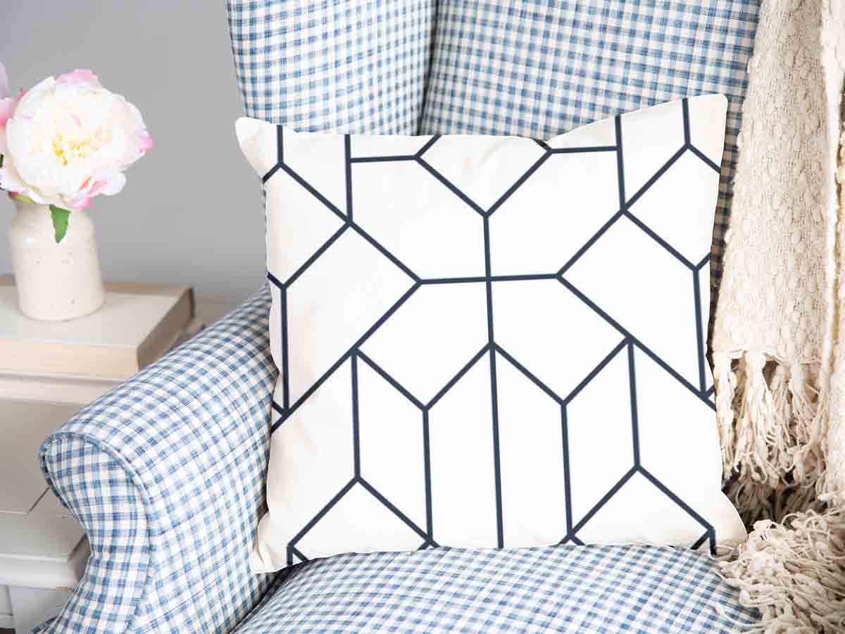 Health pillow white with black pattern