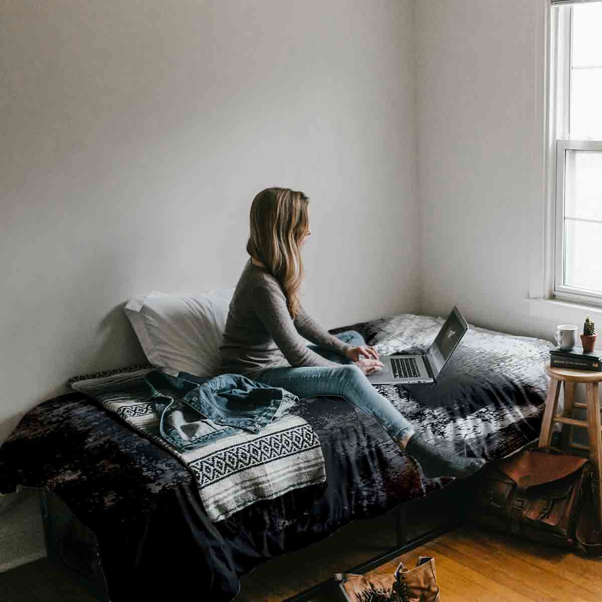 Therapy blankets bedding set black with mottled pattern