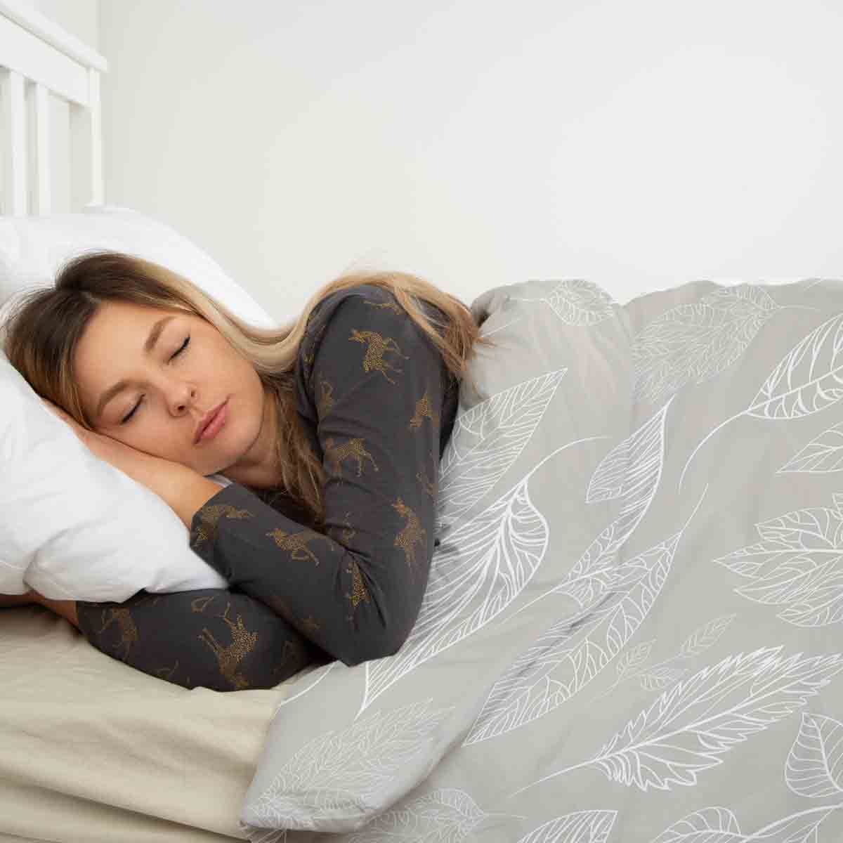 Therapy blankets bedding set beige with light leaves
