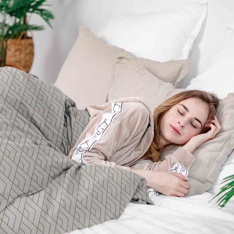 Therapy blanket bedding set with golden stripe pattern